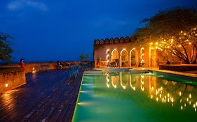 Neemrana'S - Hill Fort - Kesroli